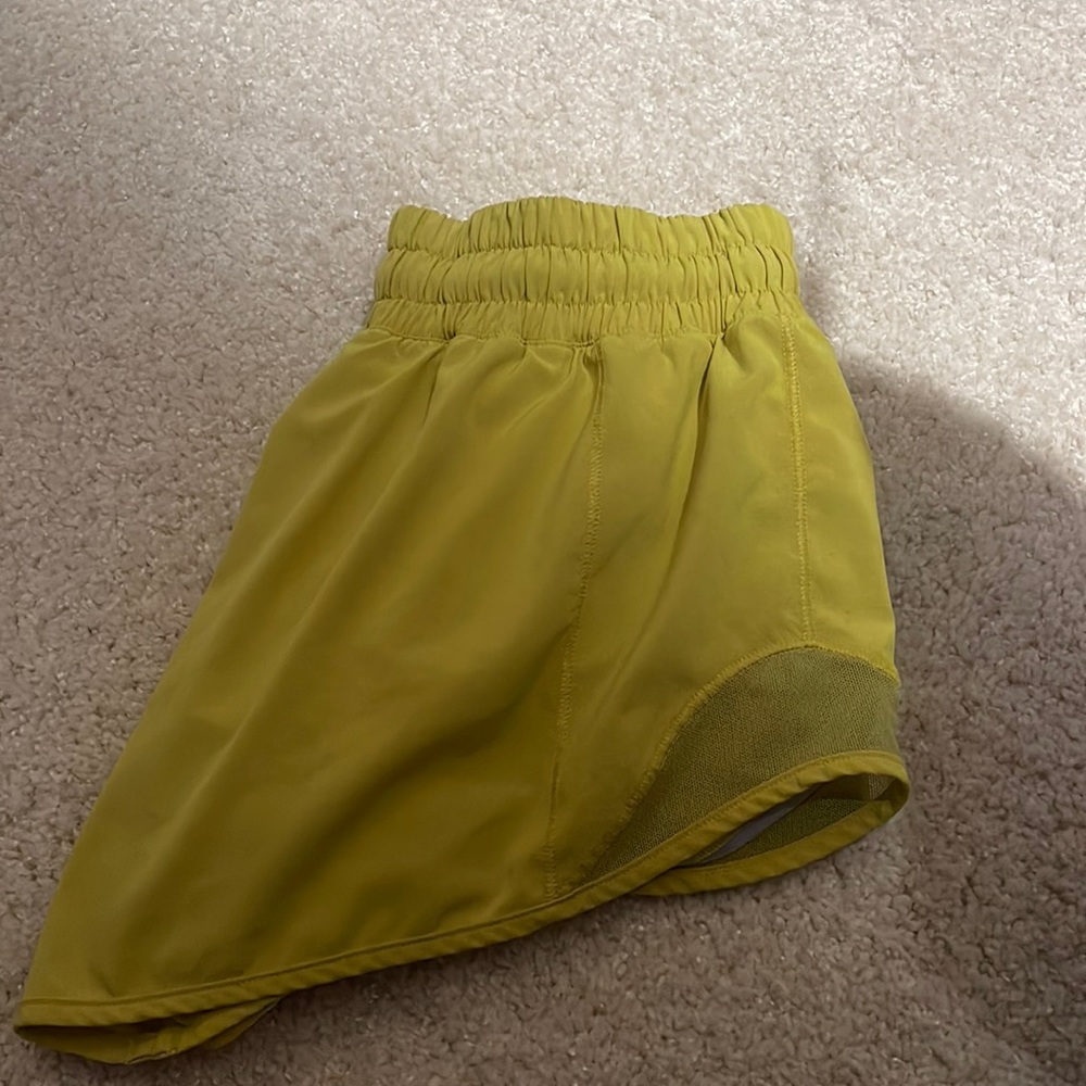 lululemon 2.5 hotty hot shorts